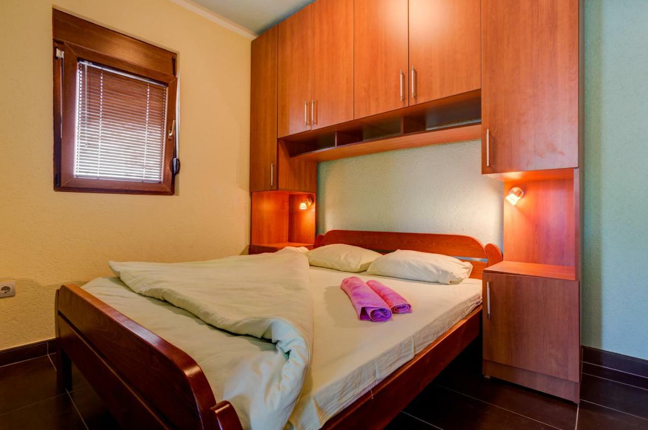 Romeo And Juliet Apartments Tivat Extérieur photo