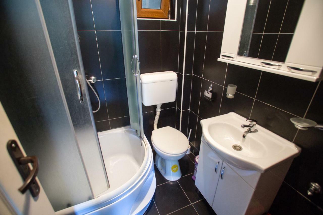Romeo And Juliet Apartments Tivat Extérieur photo